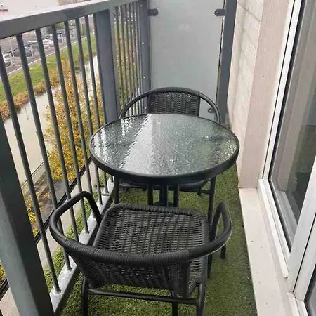 Apartment View Sleeps 4 Balcony Self Check-in