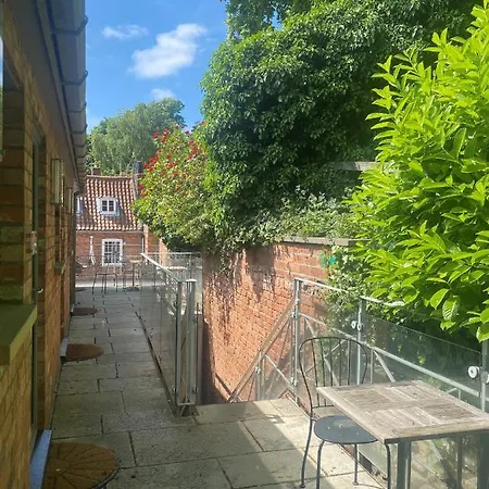 The Rest 4* Lincoln