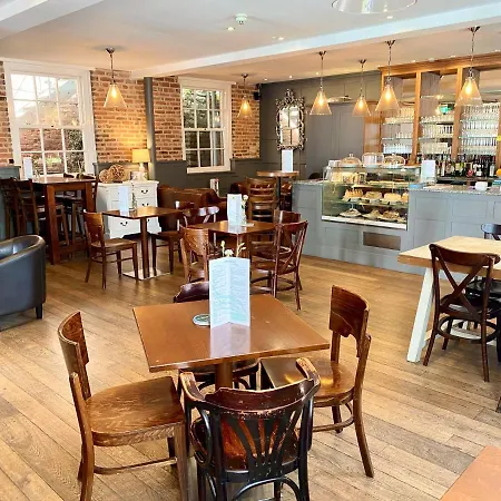 The Rest 4* Lincoln