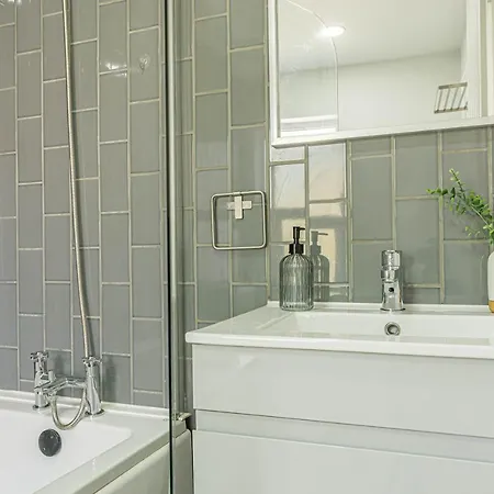 Charming 3-bedroom In Historic Ideal For Families Lincoln