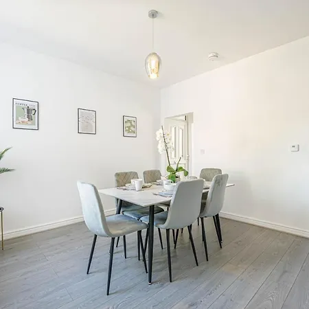 Charming 3-bedroom In Historic Ideal For Families *