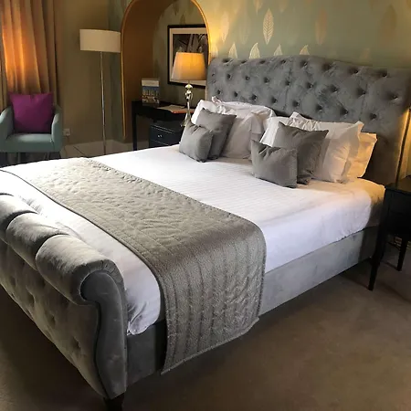 Hotel The 4*