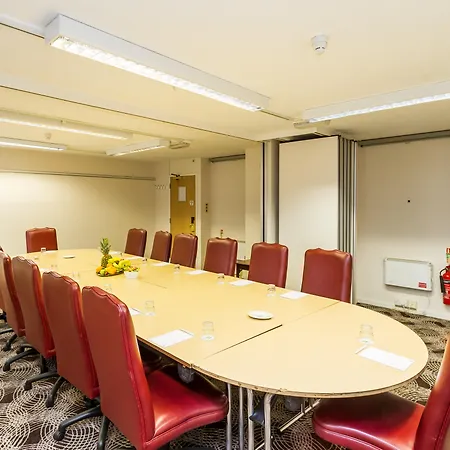 By Ihg Lincoln