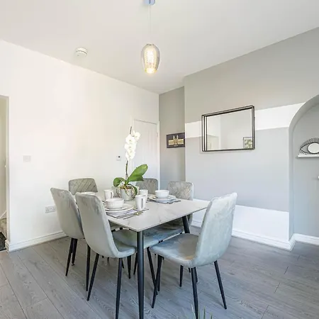 Holiday home Charming 3-bedroom In Historic Ideal For Families *