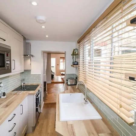 Minster - Cathedral Quarter With Permit Parking * Lincoln