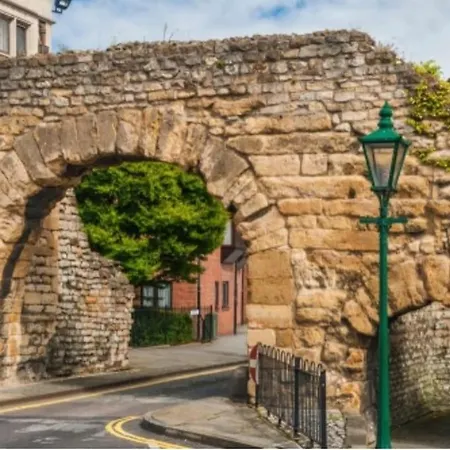 Minster - Cathedral Quarter With Permit Parking