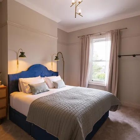 Our House Collective - Luxury In Centre, Hot Tub, Sleeps 16 Holiday home Lincoln