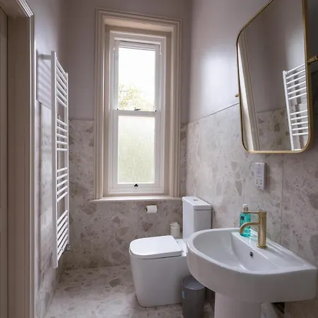 Our House Collective - Luxury In Centre, Hot Tub, Sleeps 16 Holiday home Lincoln