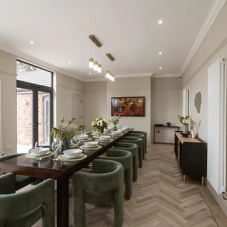 Our House Collective - Luxury In Centre, Hot Tub, Sleeps 16 * Lincoln