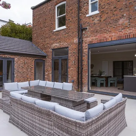 Our House Collective - Luxury In Centre, Hot Tub, Sleeps 16 Lincoln