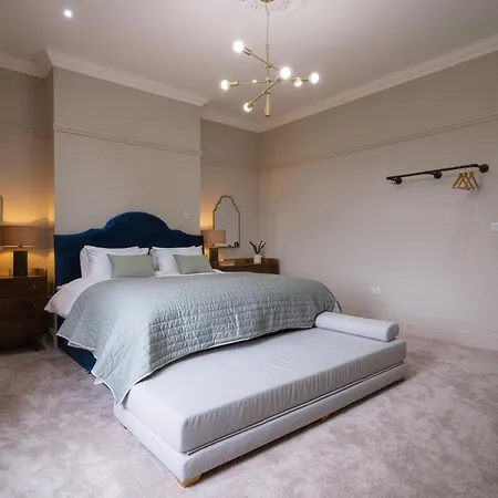 Holiday home Our House Collective - Luxury In Centre, Hot Tub, Sleeps 16 *