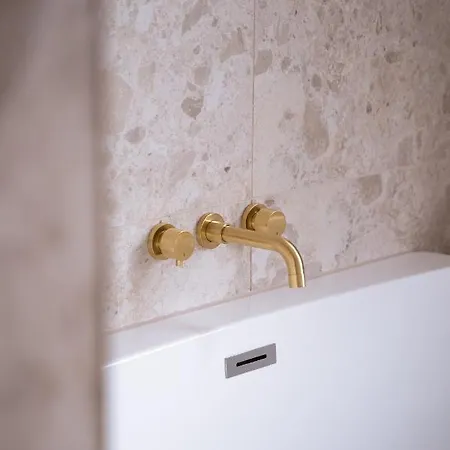 Our House Collective - Luxury In Centre, Hot Tub, Sleeps 16 *