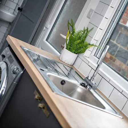 Lincoln House Close To City And University!