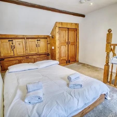 Holiday home Pass The Keys Historic House With Cathedral Views *