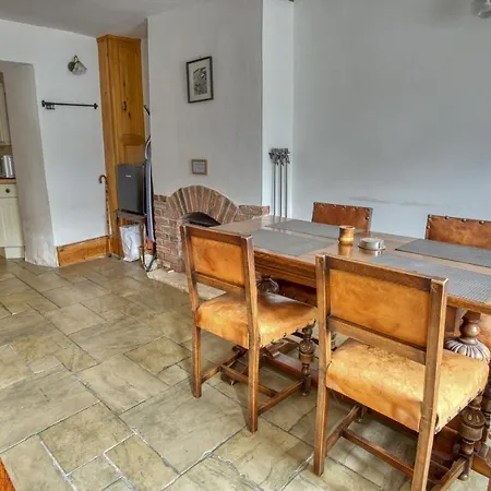 Pass The Keys Historic House With Cathedral Views Holiday home *