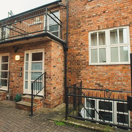 Pass The Keys 2 Bed Flat In Old School House Lincoln