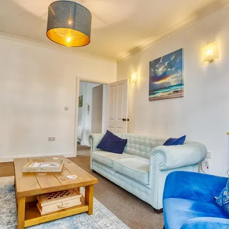 Pass The Keys 2 Bed Flat In Old School House Apartment Lincoln