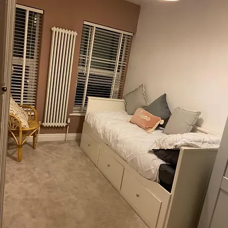 Homely 2-bed Terrace With Log Burner Apartment