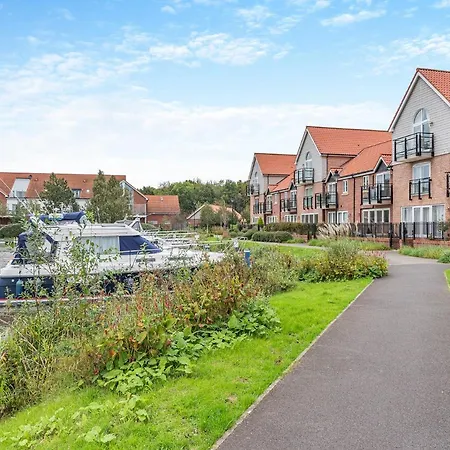Burton Waters Marina Holiday park Lincoln