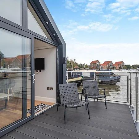 Burton Waters Marina Holiday park *