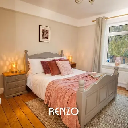 Cosy And Inviting 3-bed In By Renzo, Stunning Design, Close To Cathedral! Apartment