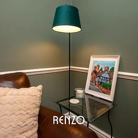Cosy And Inviting 3-bed In By Renzo, Stunning Design, Close To Cathedral!