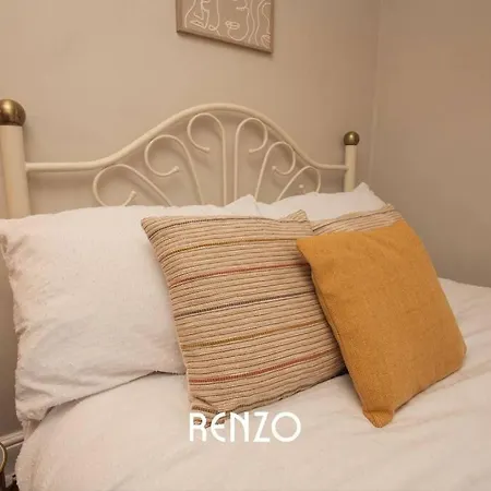 Cosy And Inviting 3-bed In By Renzo, Stunning Design, Close To Cathedral! Apartment