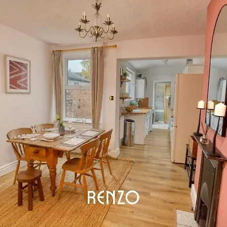 Cosy And Inviting 3-bed In By Renzo, Stunning Design, Close To Cathedral! Apartment Lincoln