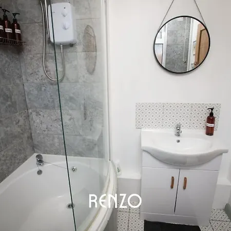 Cosy And Inviting 3-bed In By Renzo, Stunning Design, Close To Cathedral! Apartment