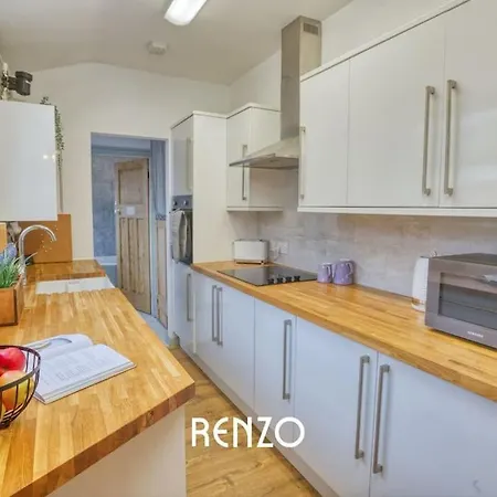 Cosy And Inviting 3-bed In By Renzo, Stunning Design, Close To Cathedral! Apartment Lincoln