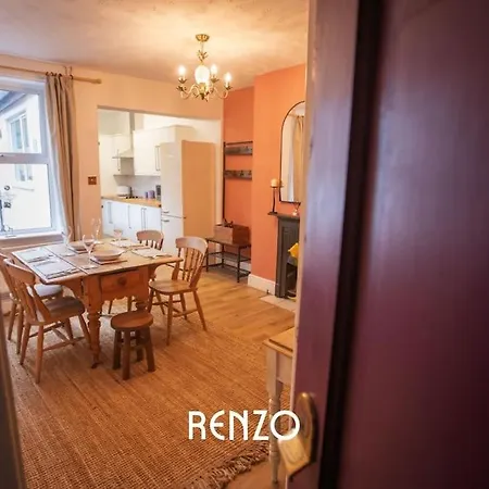 Cosy And Inviting 3-bed In By Renzo, Stunning Design, Close To Cathedral! Lincoln