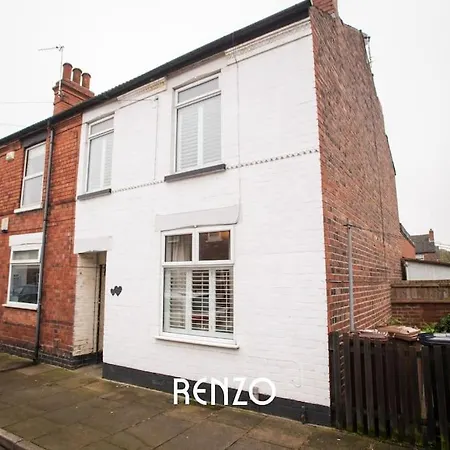 Cosy And Inviting 3-bed In By Renzo, Stunning Design, Close To Cathedral!