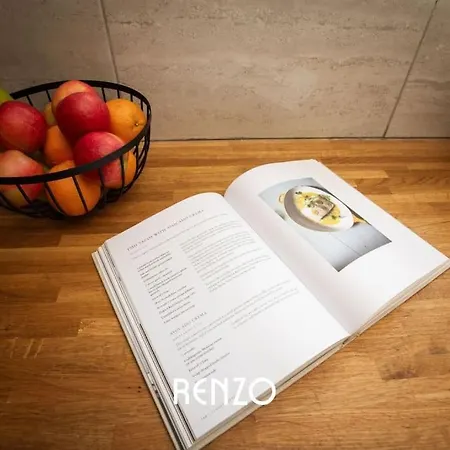 Apartment Cosy And Inviting 3-bed In By Renzo, Stunning Design, Close To Cathedral!