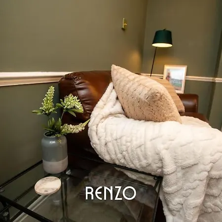 Cosy And Inviting 3-bed In By Renzo, Stunning Design, Close To Cathedral! Lincoln