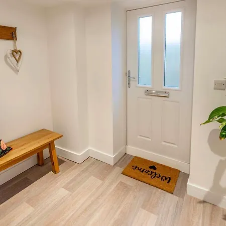 Newly Renovated Rural In North Scarle *
