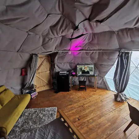 Dome With Hot Tub, Heated, Lincoln, Projector, Firepit Apartment *