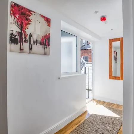 Pass The Keys 1- Silver Street - Spacious Flat In The Centre Apartment *