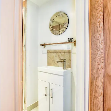 Pass The Keys 1- Silver Street - Spacious Flat In The Centre Apartment
