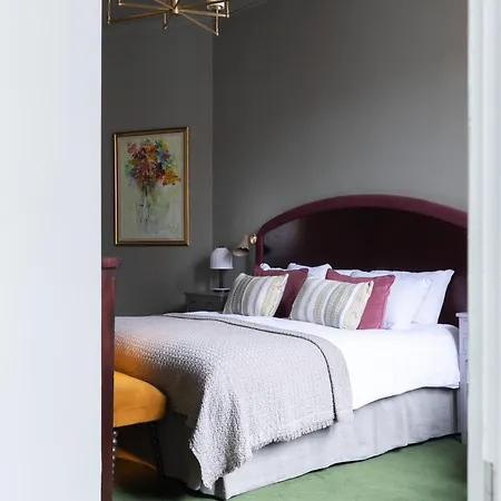 The White Hart 4*