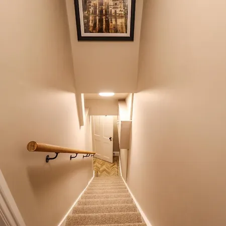 17 Union Road Basement Apartment