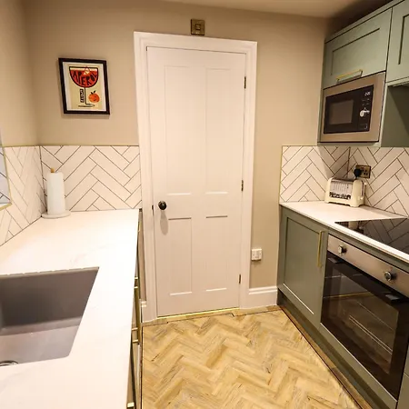 17 Union Road Basement Apartment Lincoln