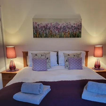 Grayz Townhouse - Free Onsite Parking For 2 Cars Holiday home
