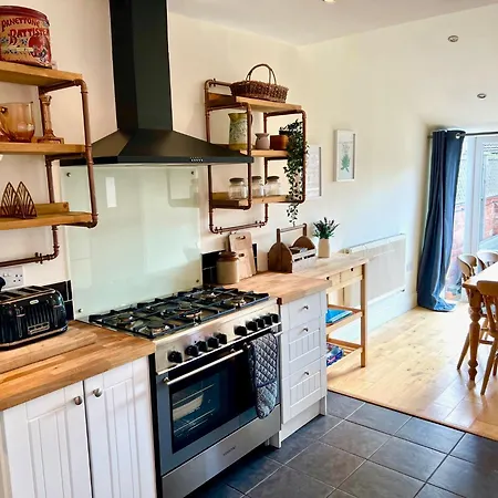 Spacious Victorian Townhouse With Cathedral Views Holiday home *