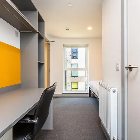 Ensuite With Shared Kitchen, Close To Centre- 18 Above *