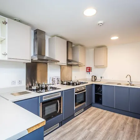 Ensuite With Shared Kitchen, Close To Centre- 18 Above *
