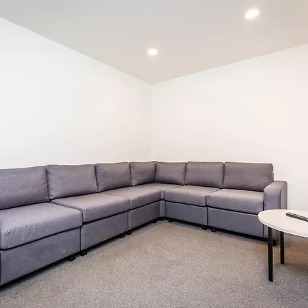 Ensuite With Shared Kitchen, Close To Centre- 18 Above *