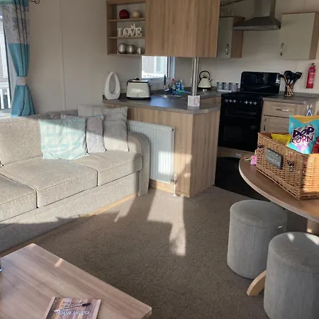 Luxury Pet Friendly Hot Tub Breaks At Tattershall Holiday home *