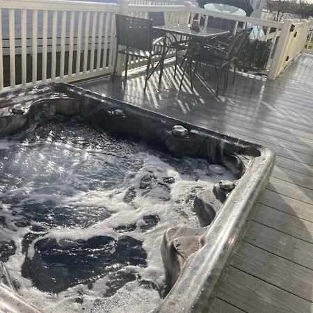 Holiday home Luxury Pet Friendly Hot Tub Breaks At Tattershall