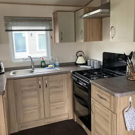 Luxury Pet Friendly Hot Tub Breaks At Tattershall Holiday home *