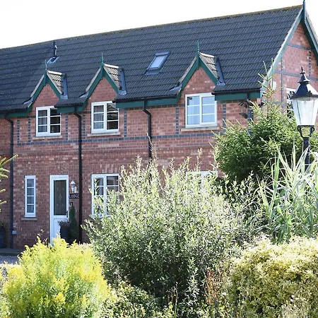 Retreat With Private Hot Tub Holiday home *